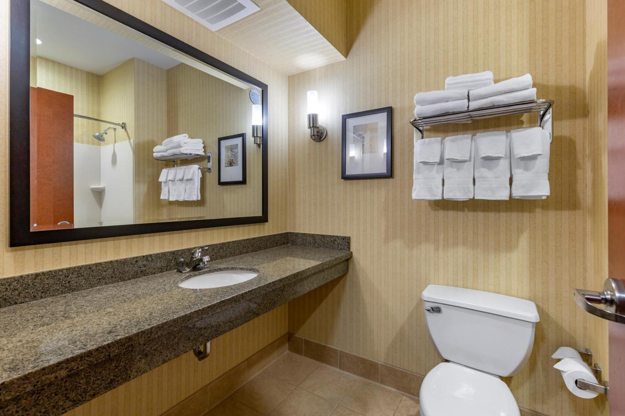 Comfort Inn & Suites Gateway To Glacier National Park Shelby Exteriör bild
