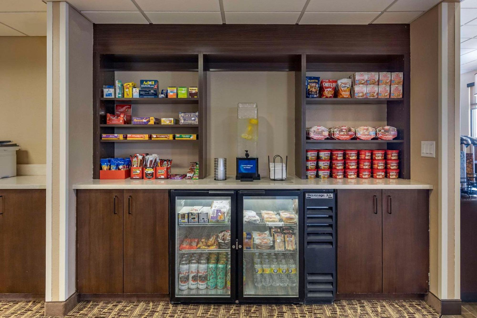 Comfort Inn & Suites Gateway To Glacier National Park Shelby Exteriör bild