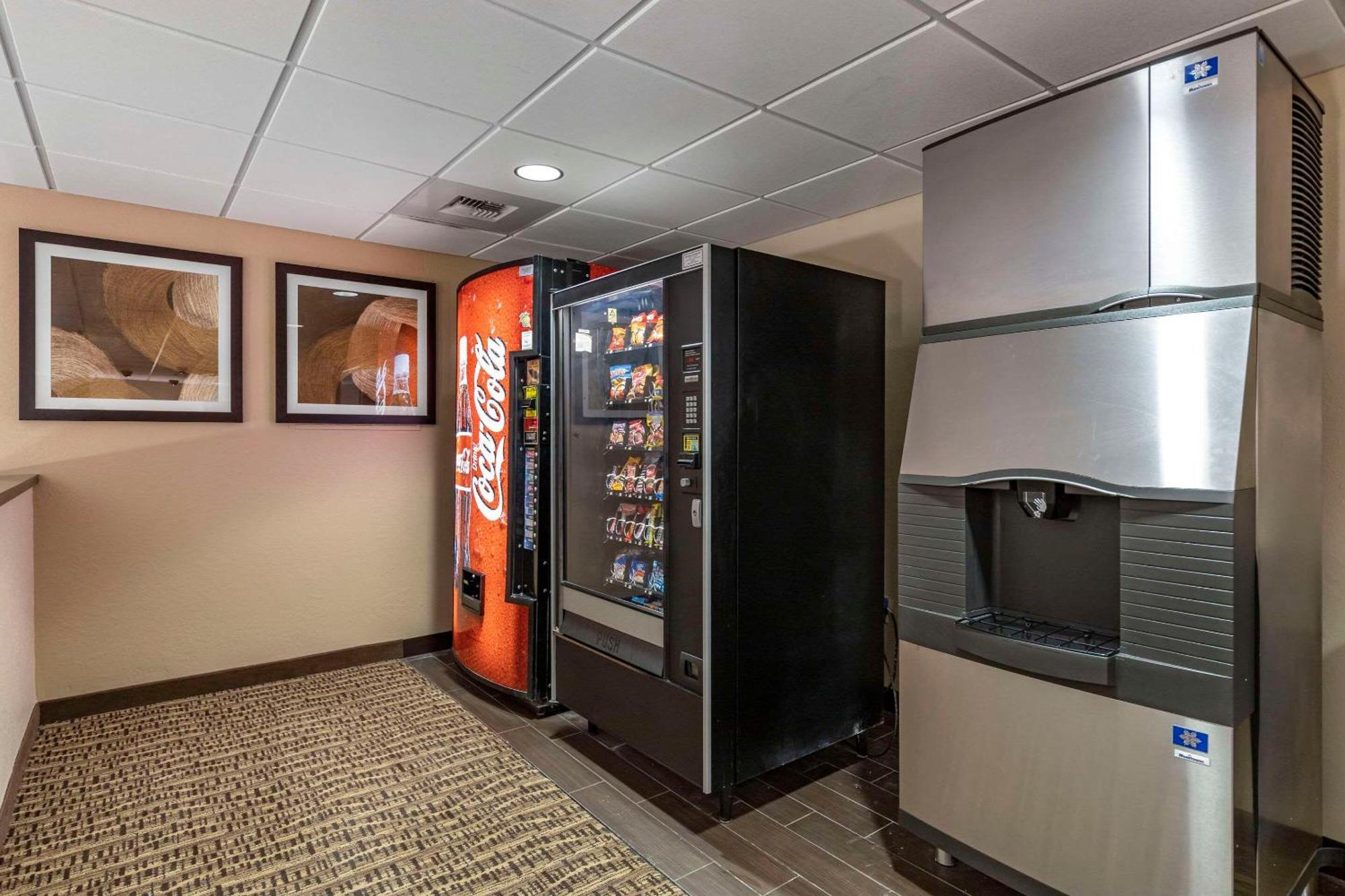 Comfort Inn & Suites Gateway To Glacier National Park Shelby Exteriör bild